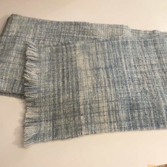 Fluffiest, warmest Anthropologie scarf - Picture 11 of 13